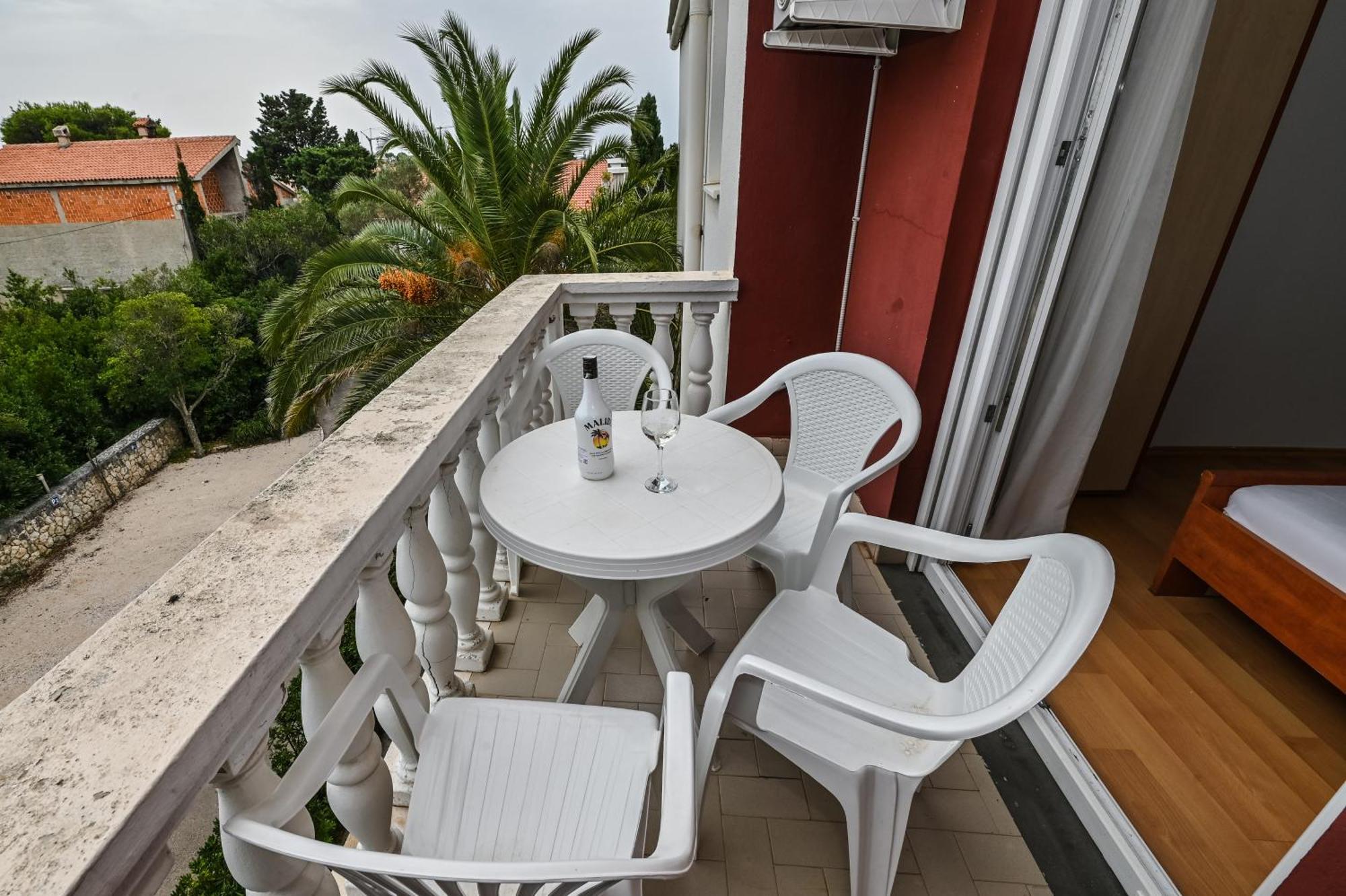 Seagull Pool Apartments & Studios Novalja Bagian luar foto