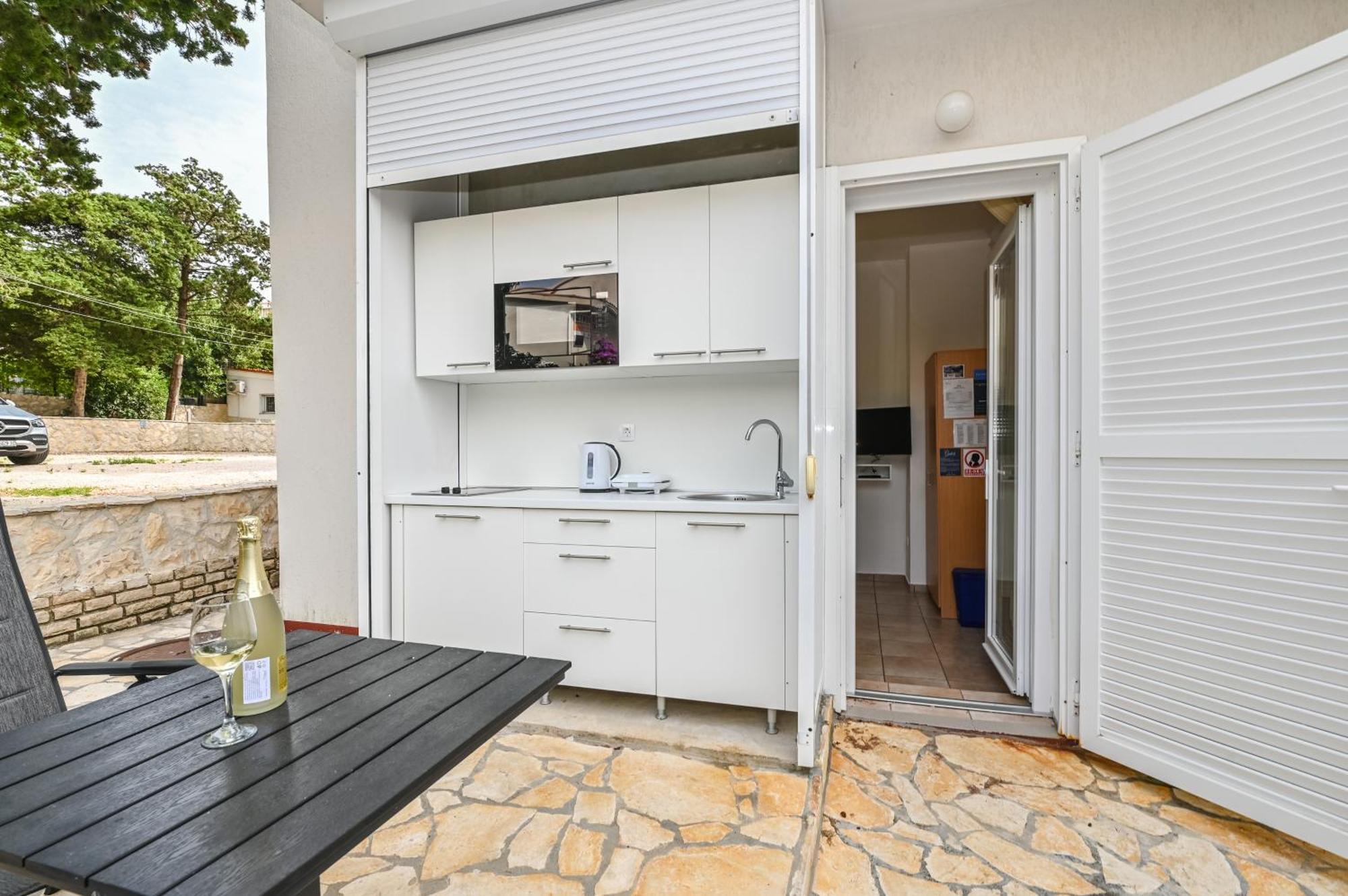 Seagull Pool Apartments & Studios Novalja Bagian luar foto