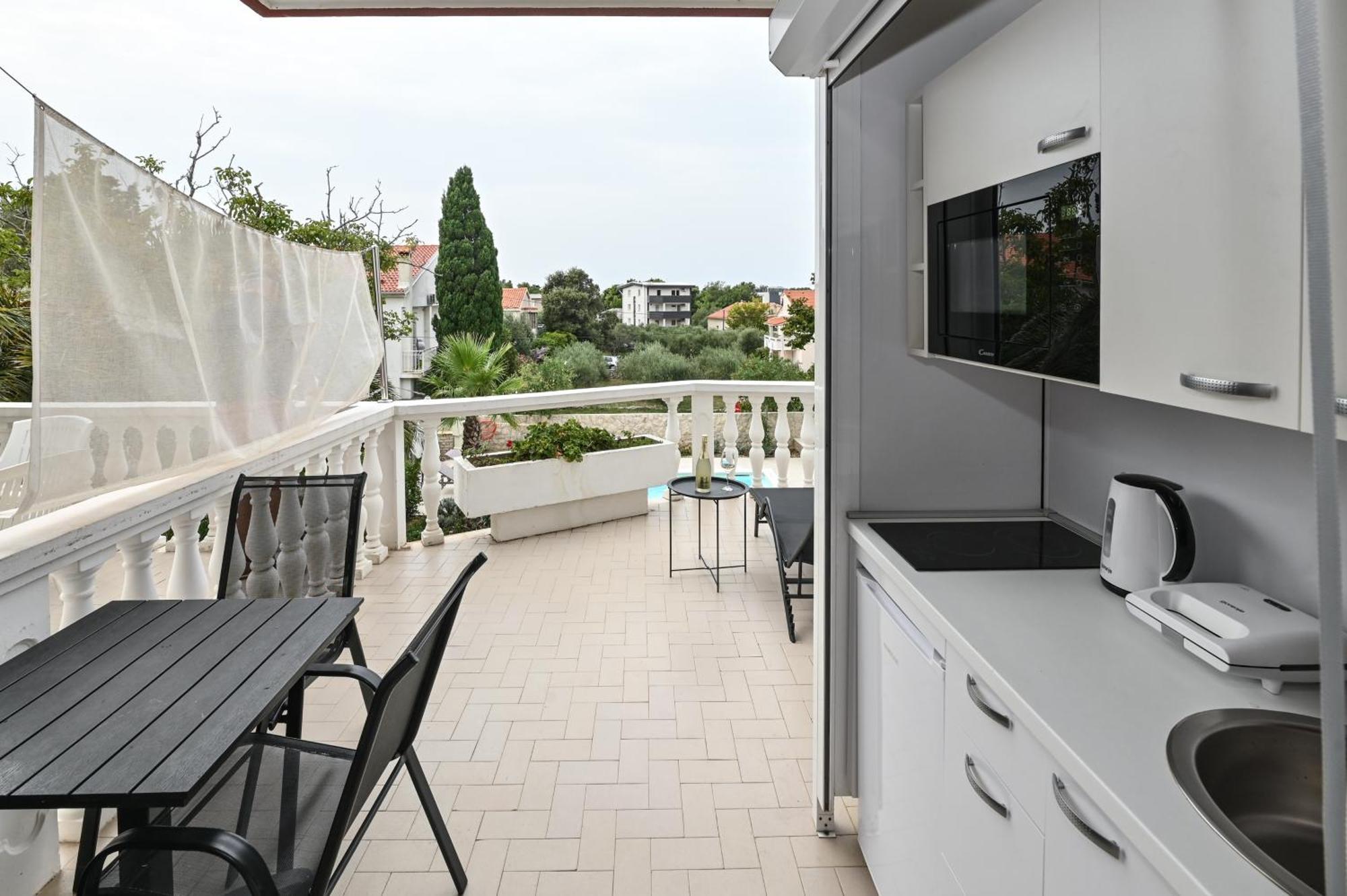 Seagull Pool Apartments & Studios Novalja Bagian luar foto