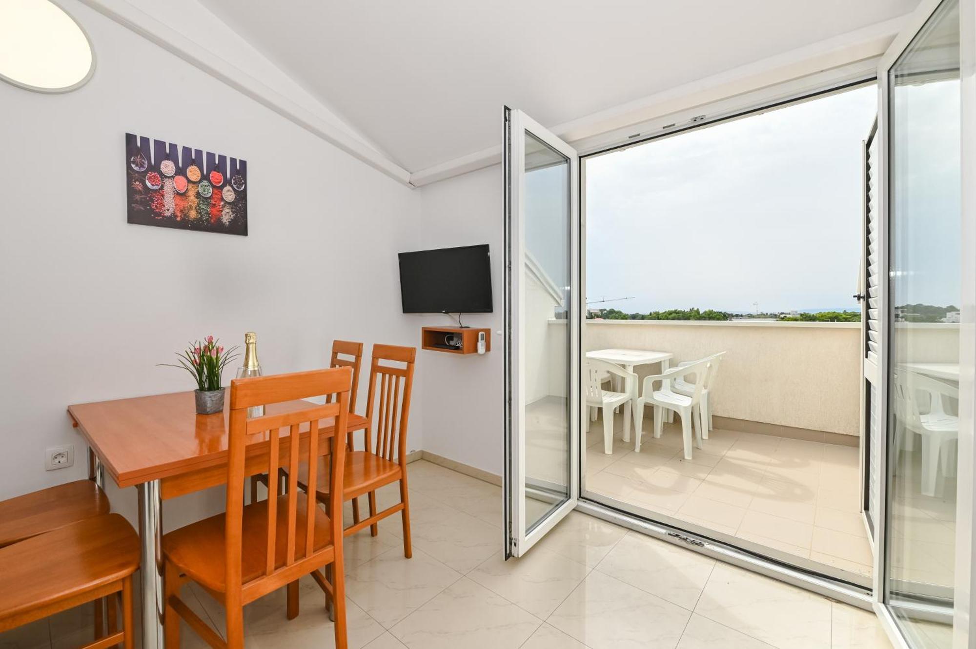 Seagull Pool Apartments & Studios Novalja Bagian luar foto
