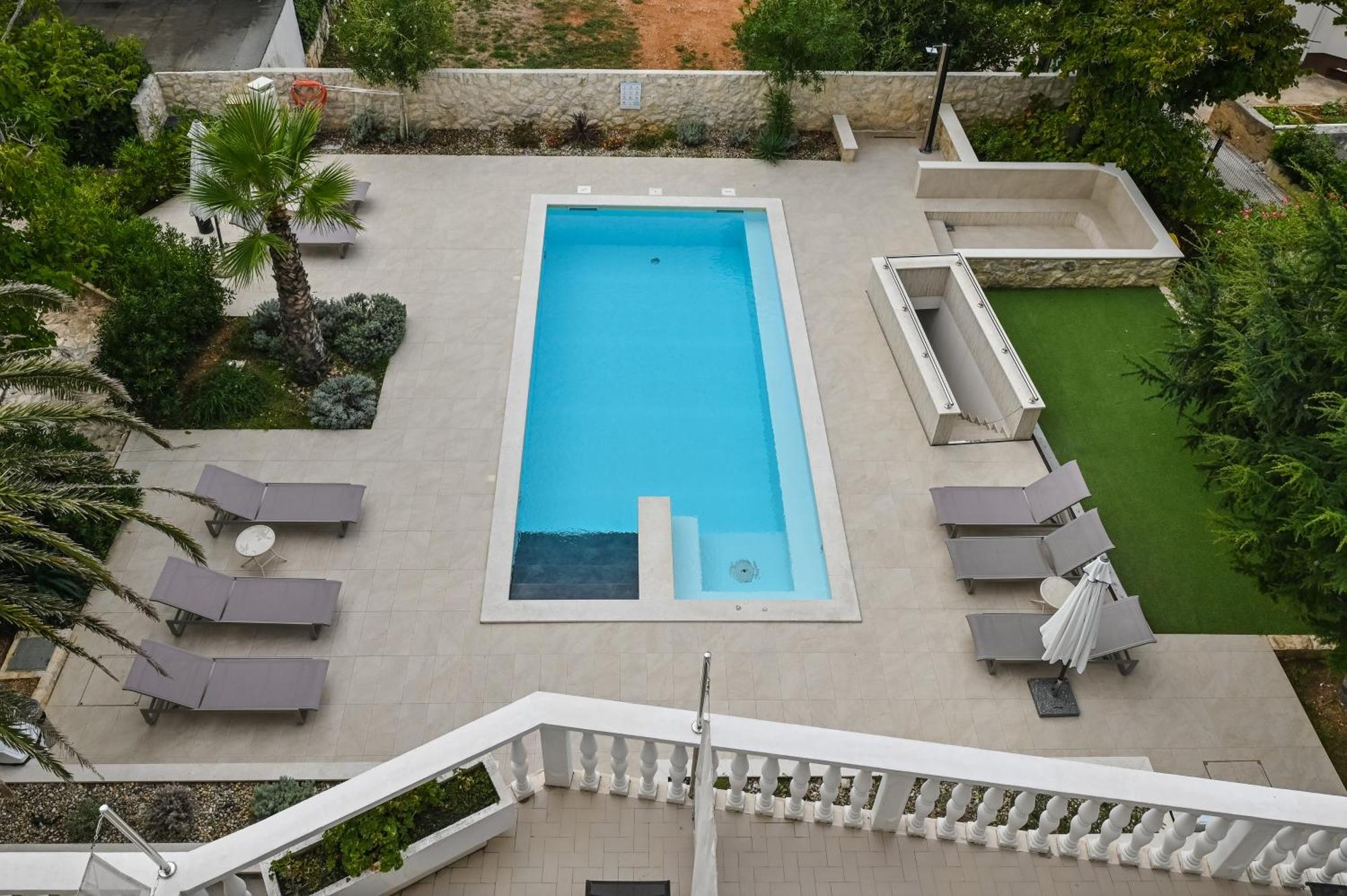 Seagull Pool Apartments & Studios Novalja Bagian luar foto