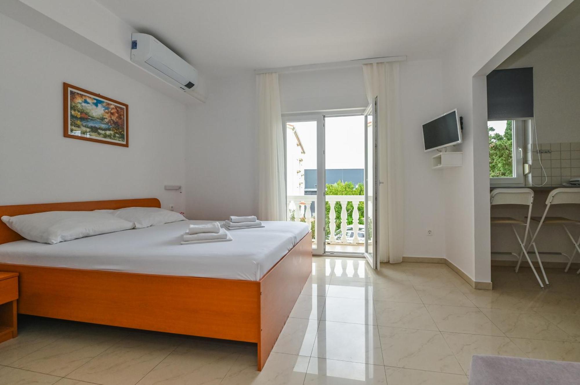 Seagull Pool Apartments & Studios Novalja Bagian luar foto
