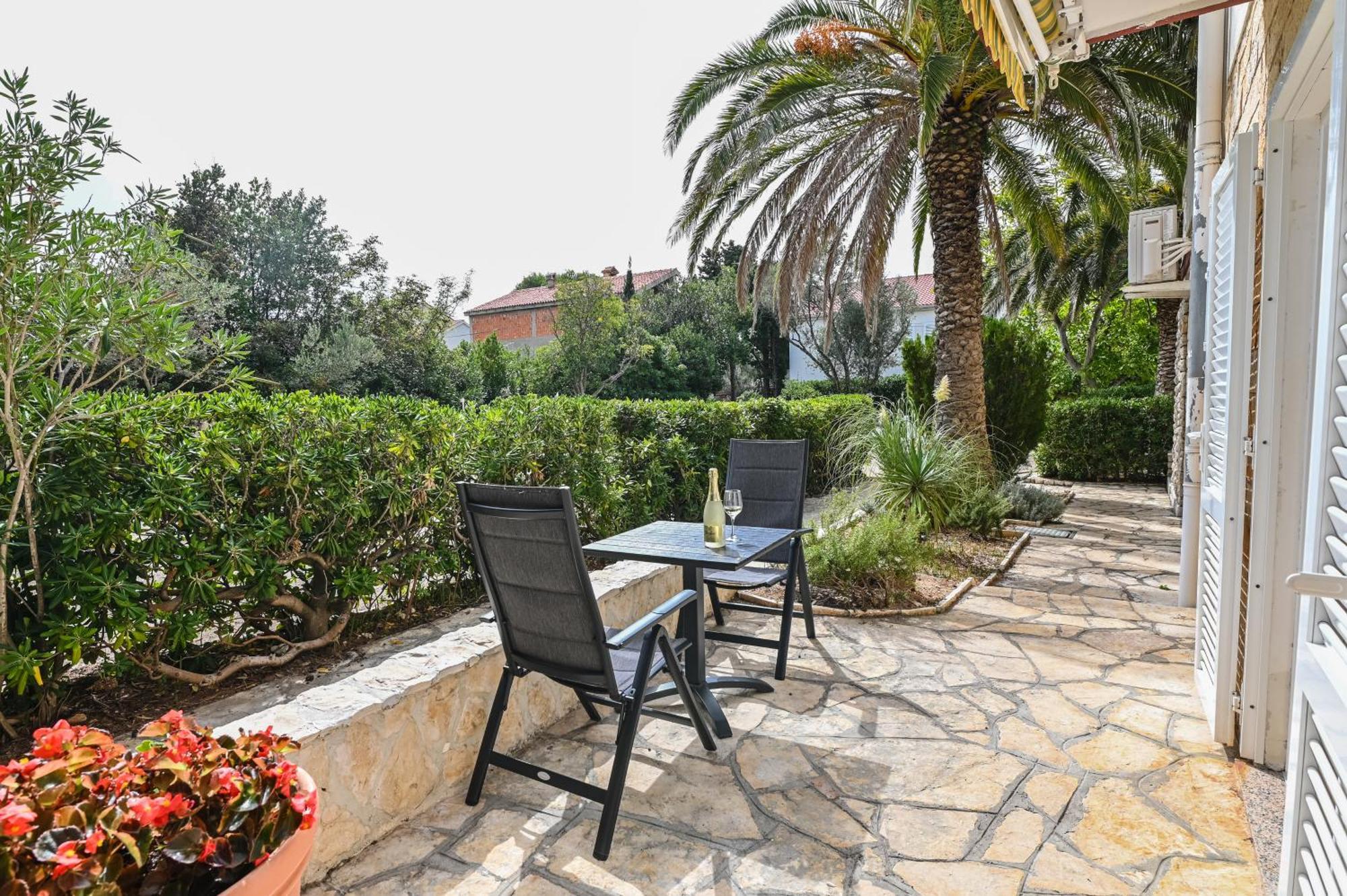 Seagull Pool Apartments & Studios Novalja Bagian luar foto