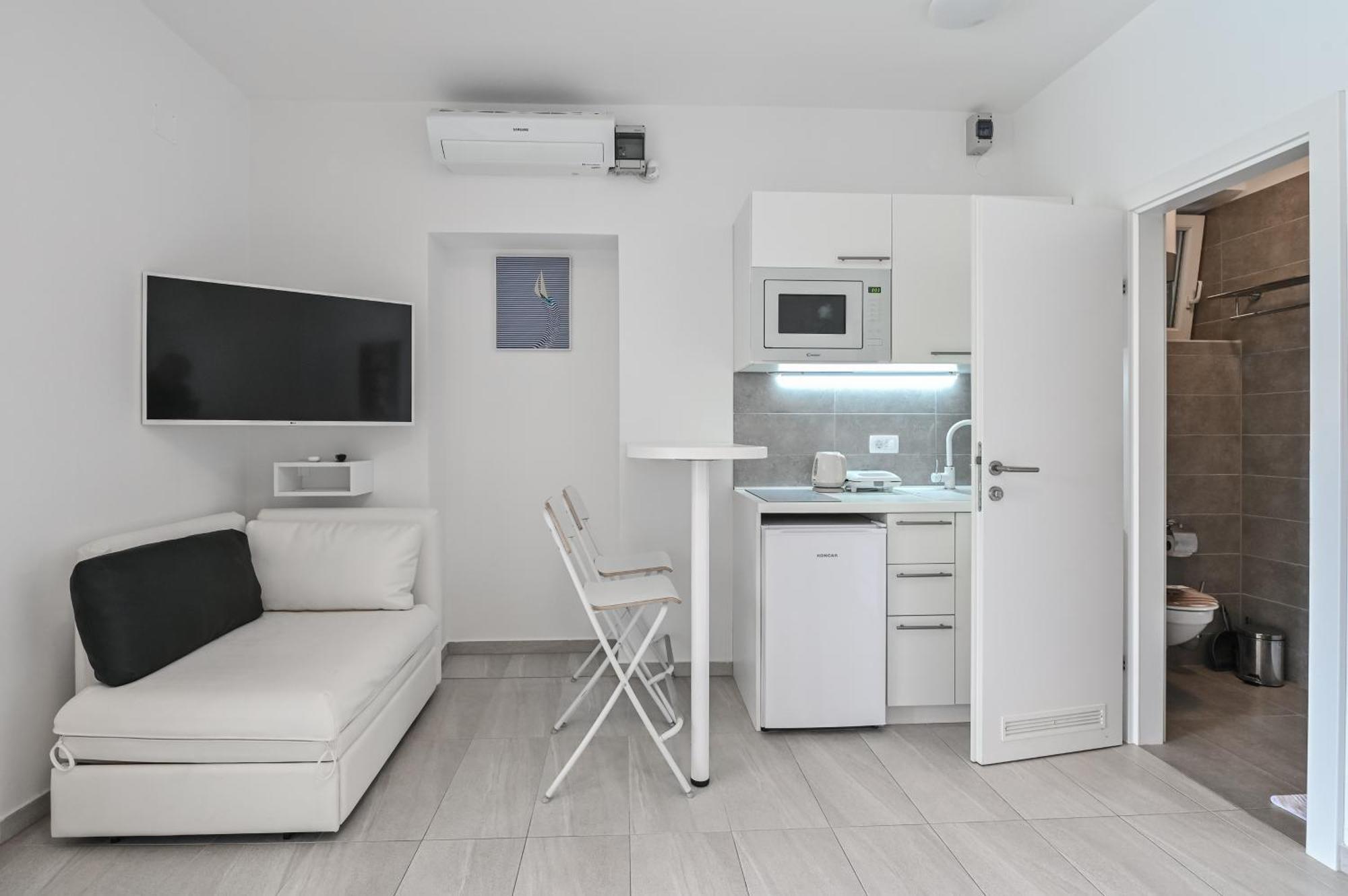 Seagull Pool Apartments & Studios Novalja Bagian luar foto
