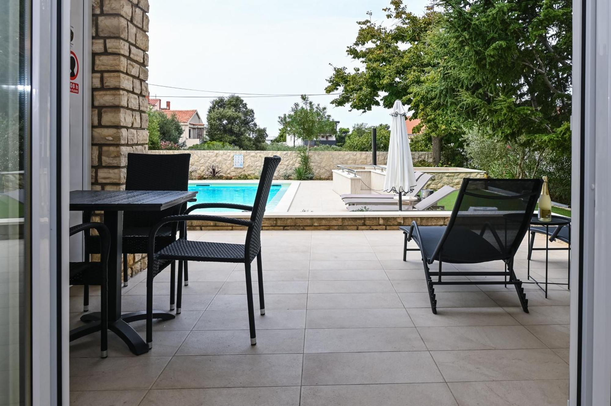 Seagull Pool Apartments & Studios Novalja Bagian luar foto