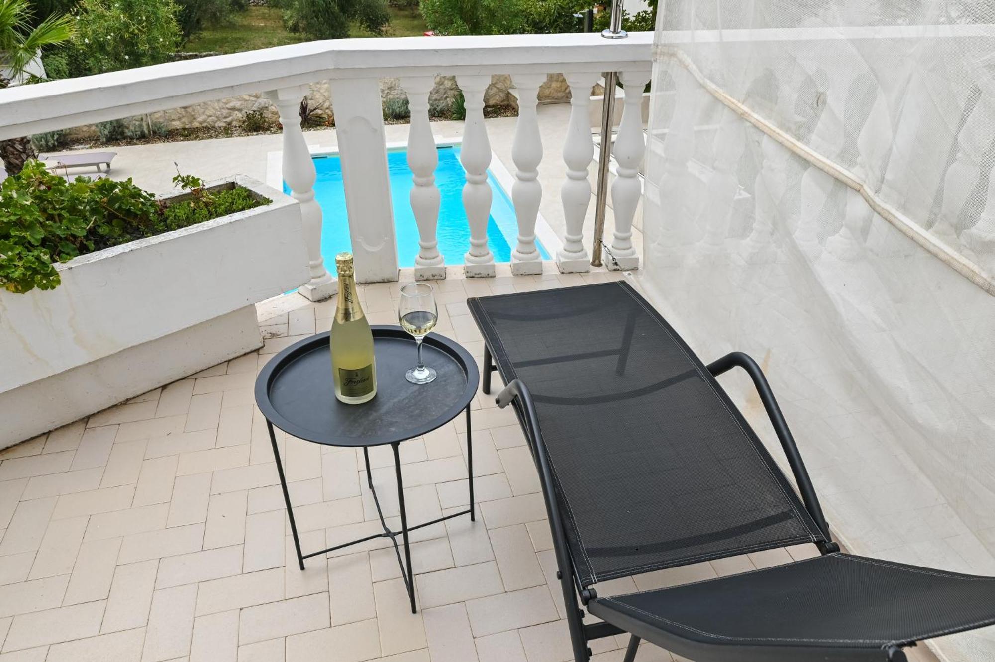 Seagull Pool Apartments & Studios Novalja Ruang foto
